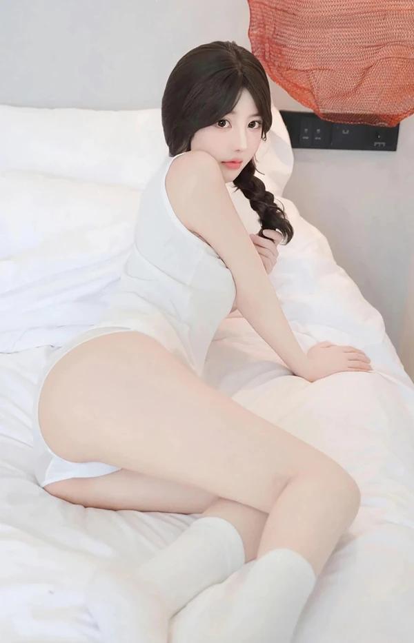 秀人女神桃妖夭邀约漂亮制服小姐姐到我家(15)