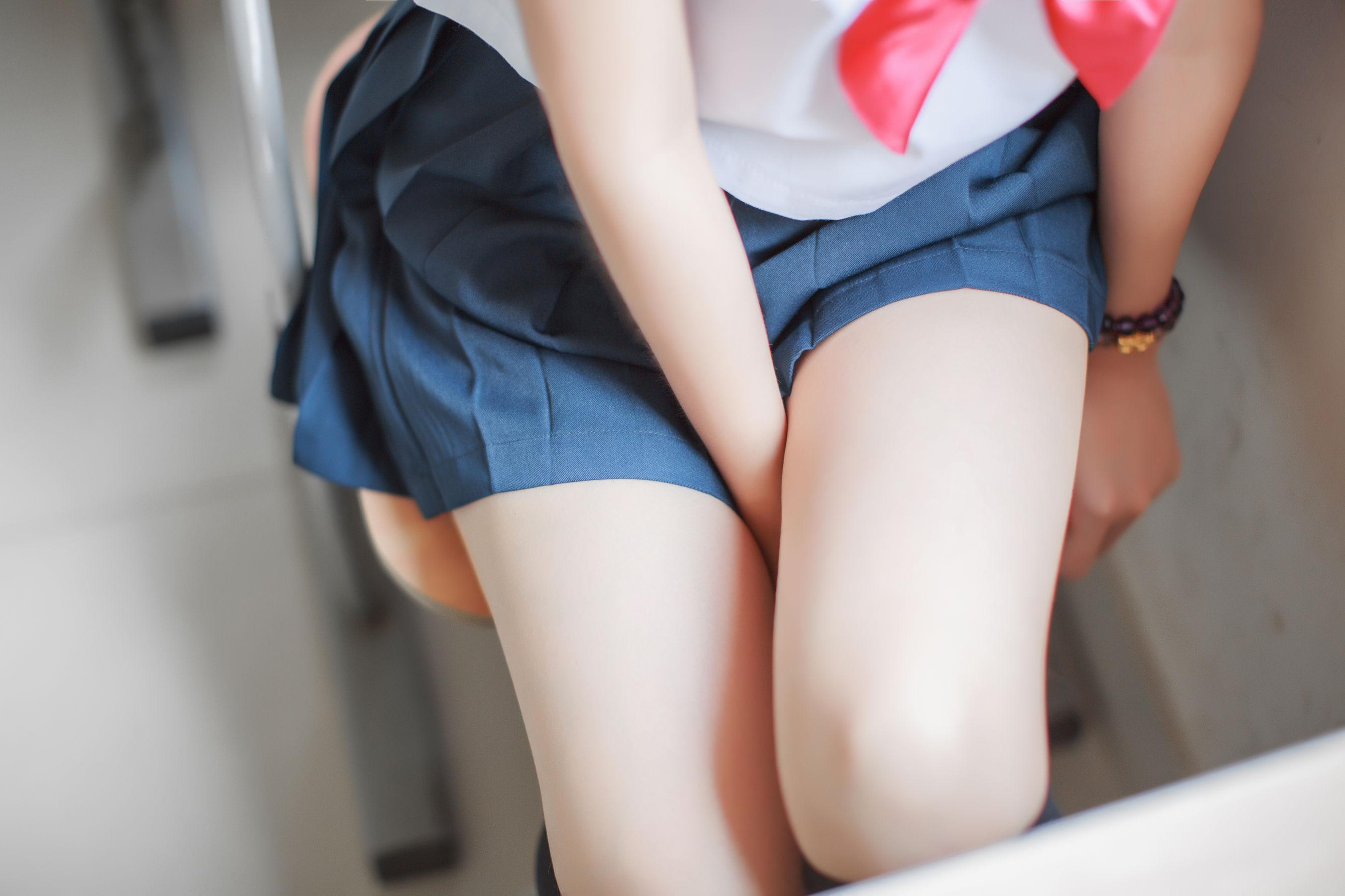 疯猫ss《同桌的水手服》 [萝莉COS] 写真集(14)