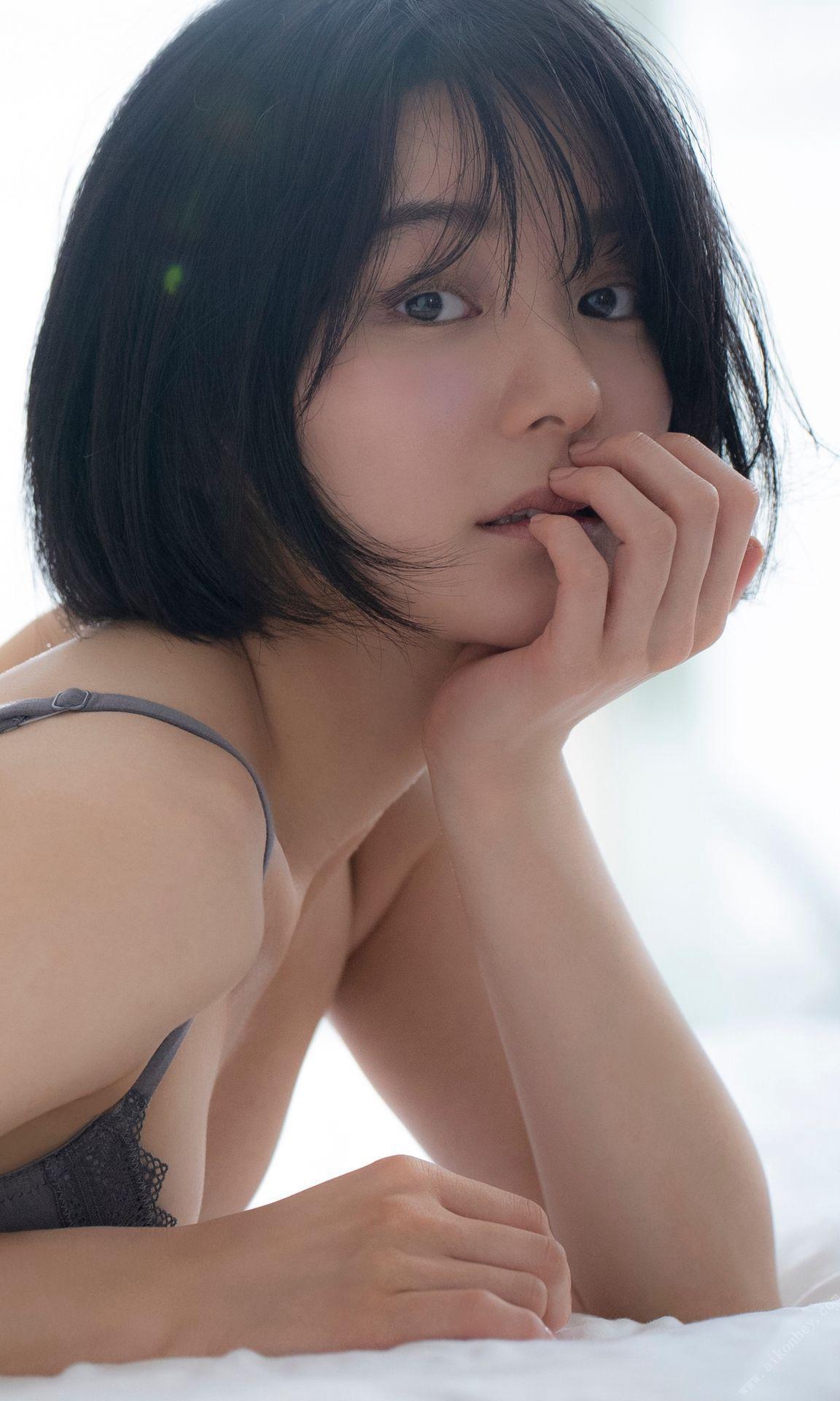 Momoko Arata 新田桃子, 週プレ Photo Book 「ドンブラ一人三役女優、初グラビア」 Set.02(16)