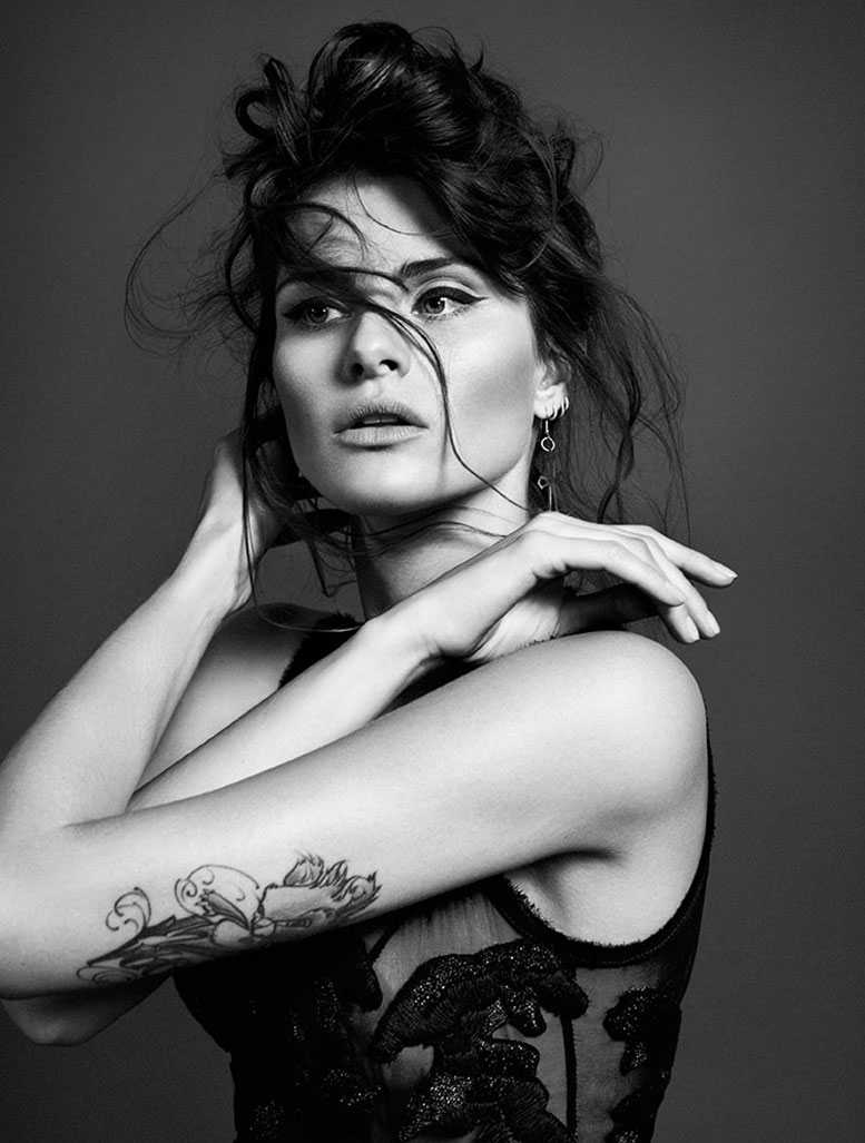 Damsel in Black / Isabeli Fontana by Sergi Pons Соблазнительница в черном / Изабели Фонтана, фотограф Серджи Понс / фото 04
