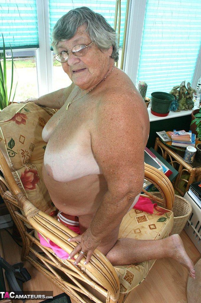 Horny old granny in glasses disrobes to reveal huge saggy tits & big BBW ass(19)