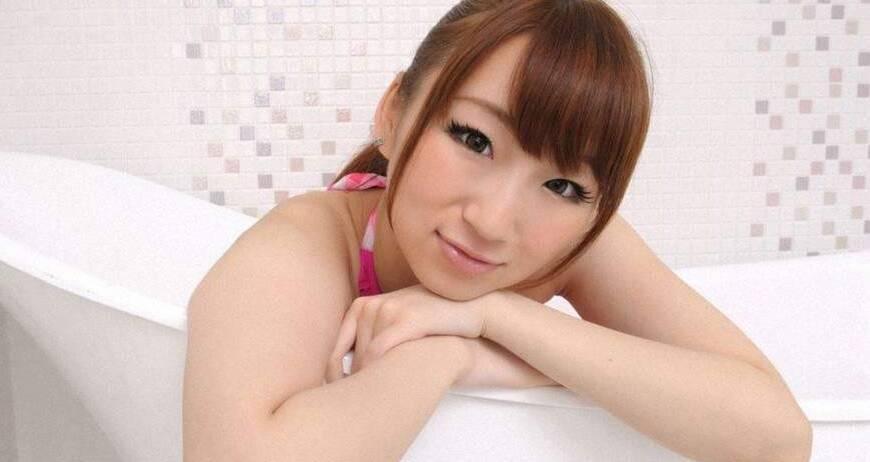 日本甜美少女浴室诱人摄影图(12)