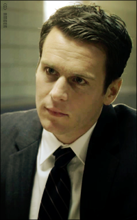 Jonathan Groff WW8i9OYd_o