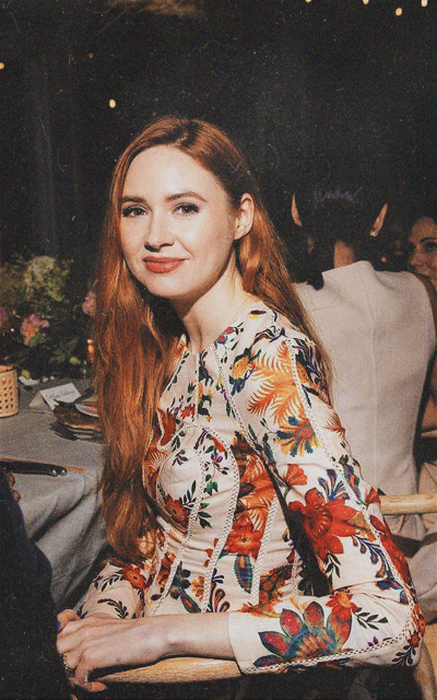 Karen Gillan 1BWfqVeu_o