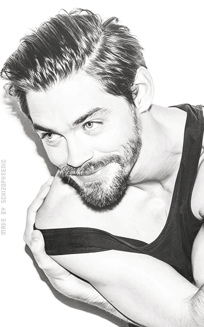 Tom Payne QGYwnMVr_o