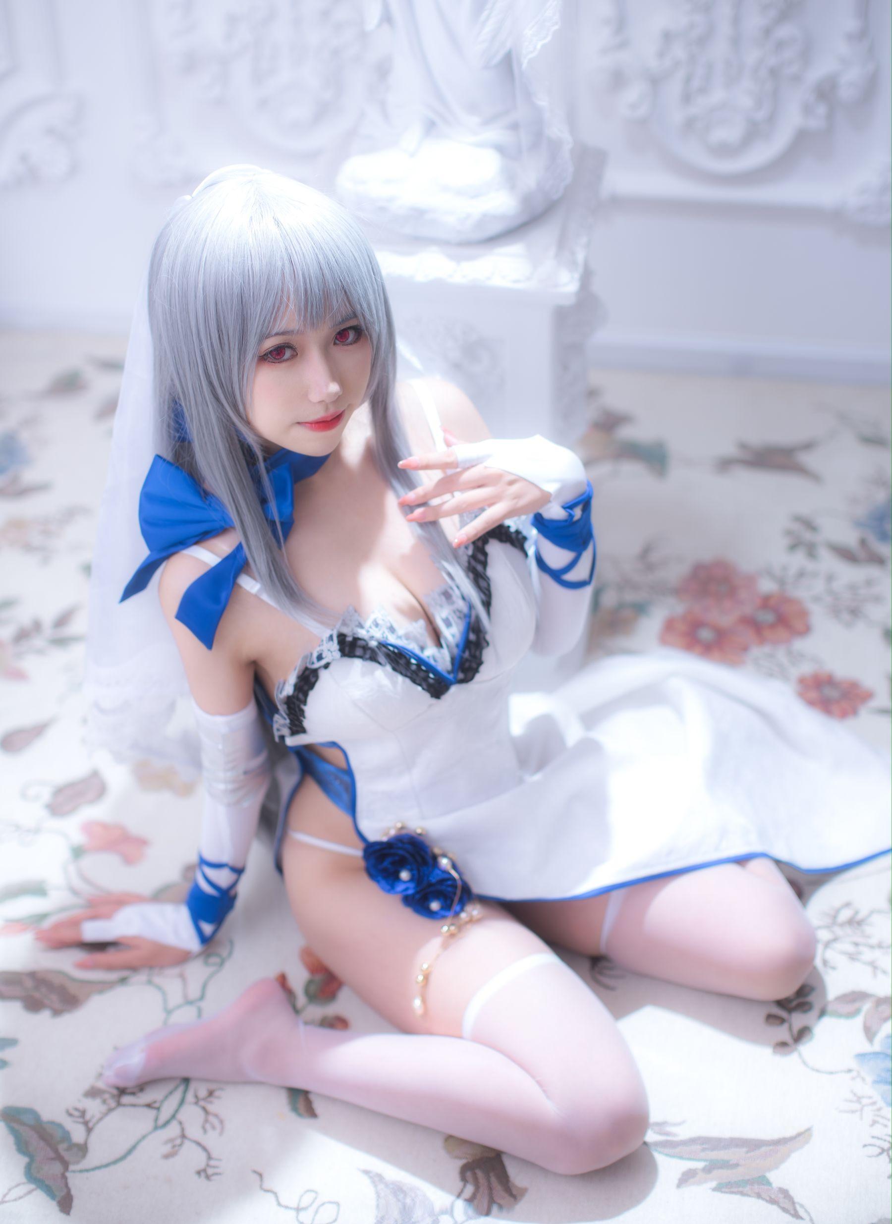 [网红COSER] 一北亦北 – 路易九世礼服 写真套图(12)