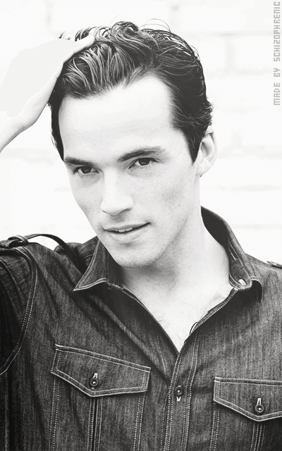 Ian Harding PfAEKmRI_o