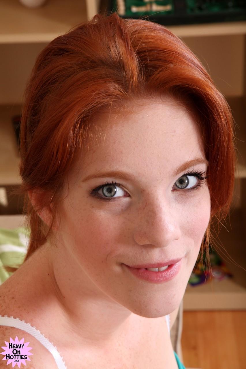 Attractive redhead with freckles Roxy Rush reveals her body on a couch(4)