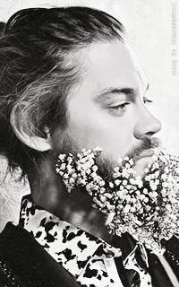 Tom Payne RNpYD6sm_o