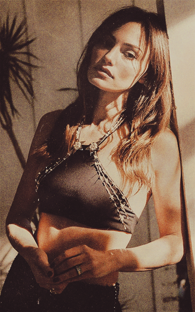 Phoebe Tonkin - Page 2 99wXlt3G_o