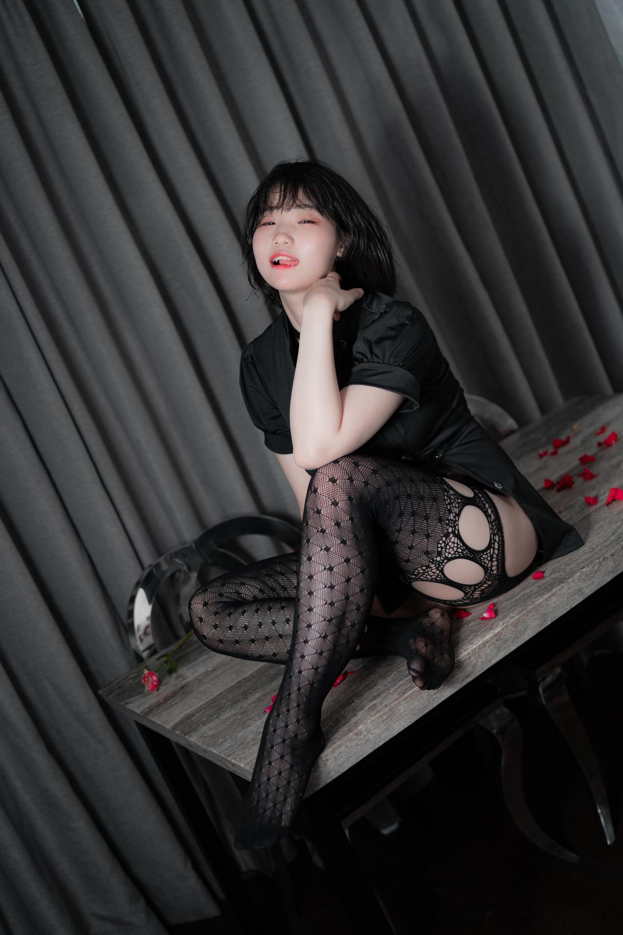 Mimmi 밈미, [CreamSoda] Chic Nerd & Maness Nurse(44)