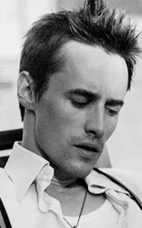 Reeve Carney ImJfvjVv_o