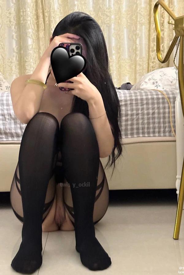 白虎福利姬@粉脑浆y_ockil尺度私拍视图合集11(19)