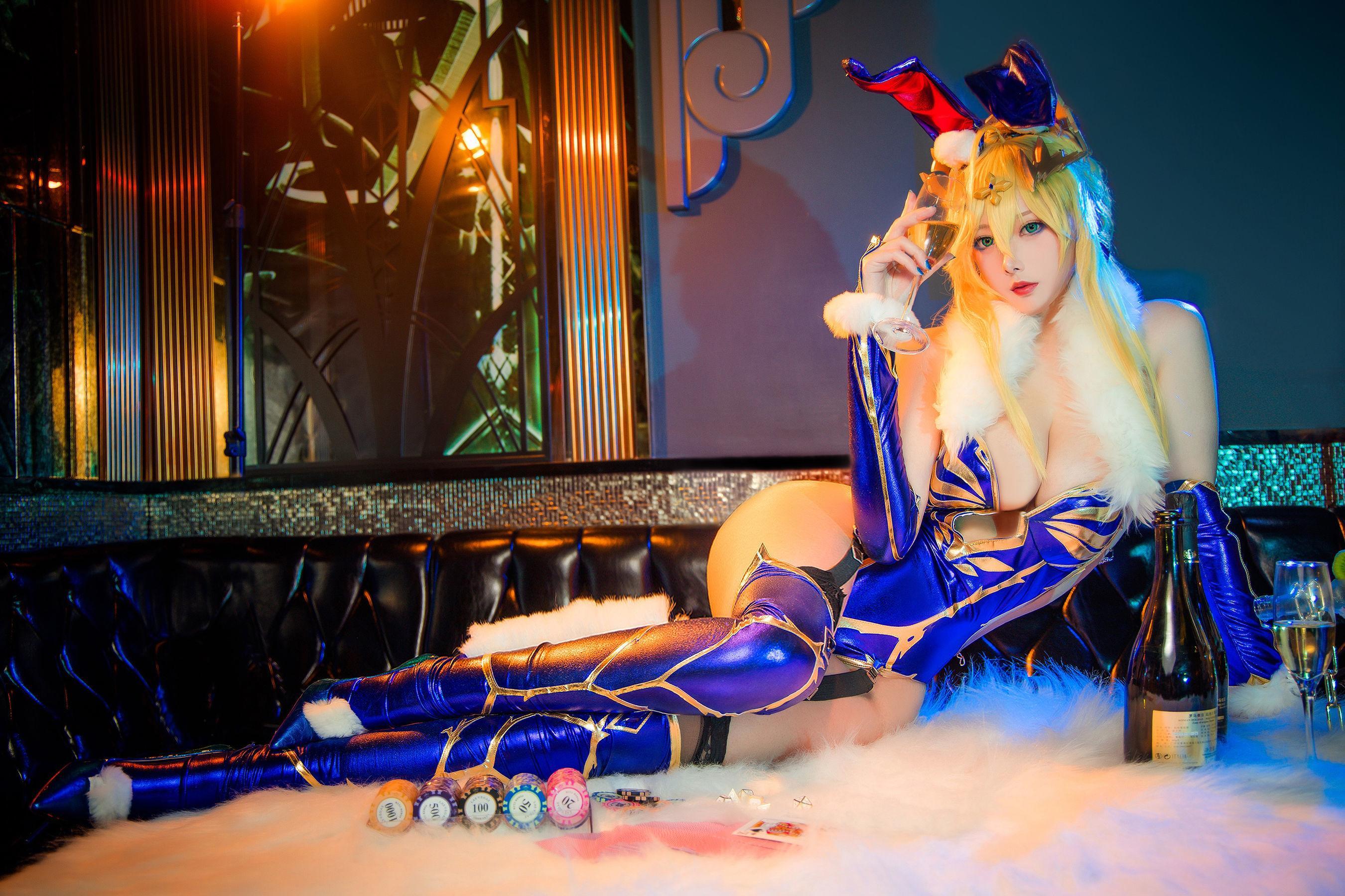 [网红COSER] 高颜值coser念念_D – 白枪呆兔女郎 写真集(11)