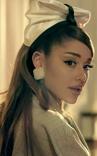 Ariana Grande ZJXPCbhX_o