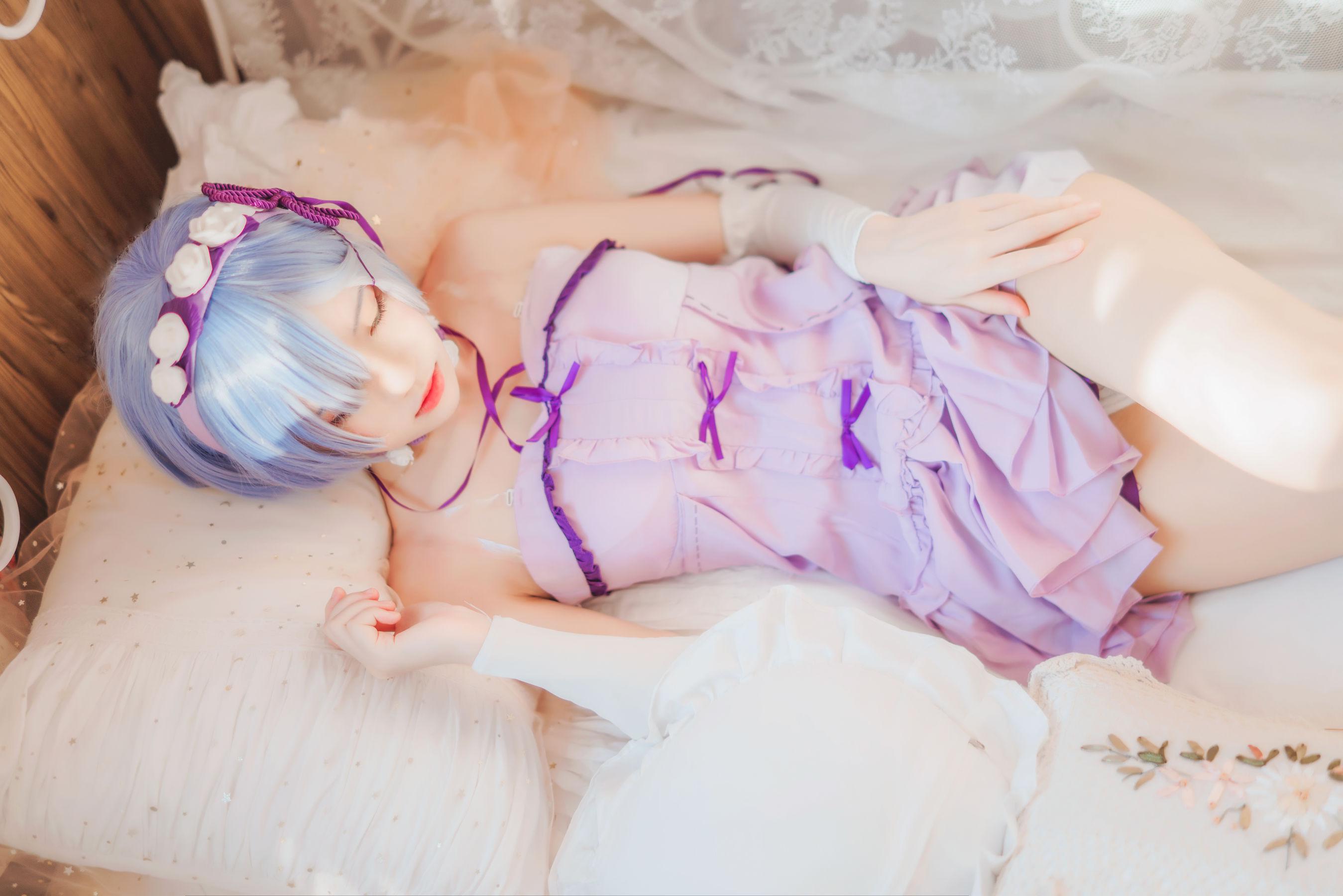 [Cosplay写真] 桜桃喵 – 蕾姆小睡裙(38)