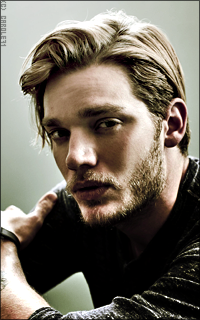 Dominic Sherwood W2Qcx9DM_o