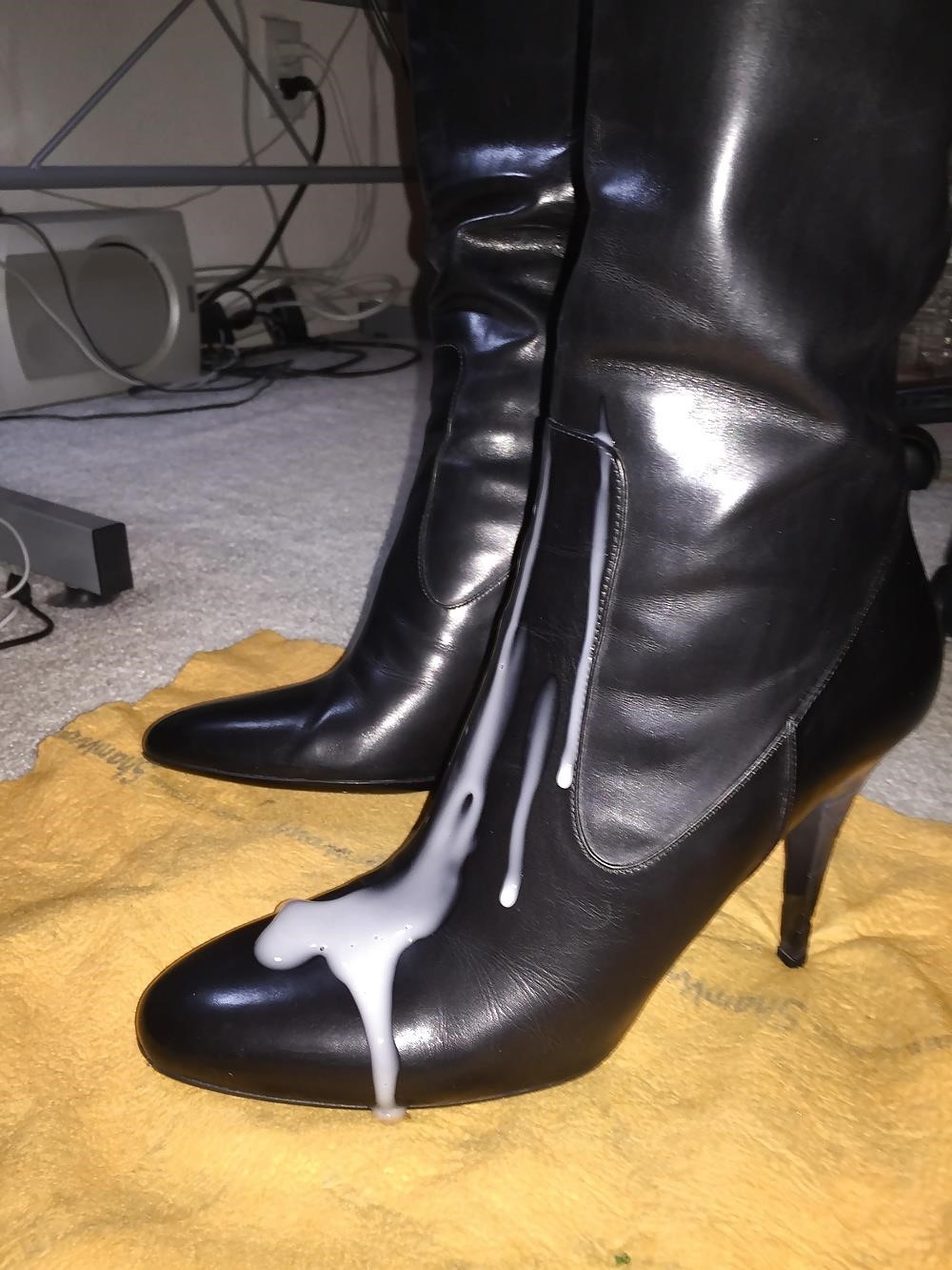Black burberry rain boots-4249