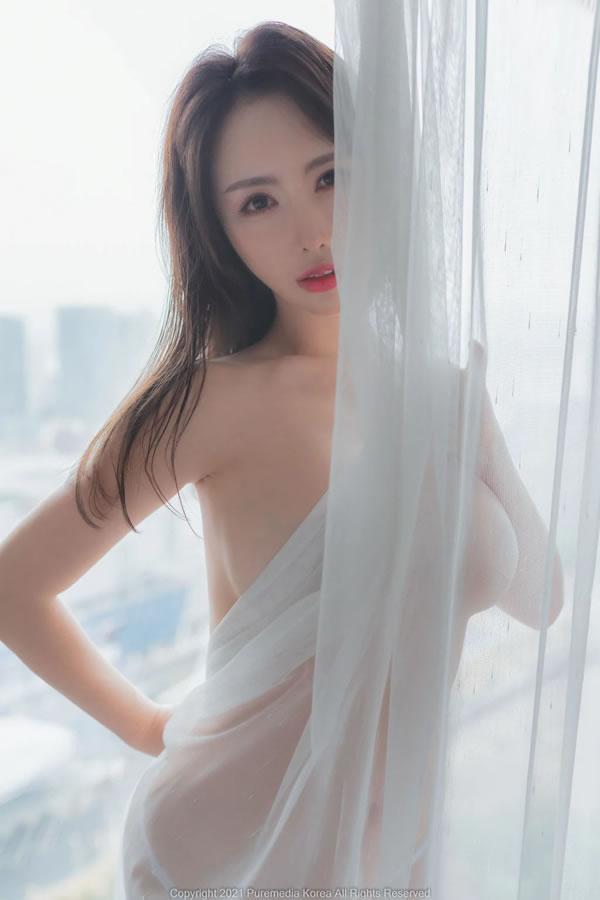 极品美少妇居家喝茶诱惑双乳若隐若现(24)