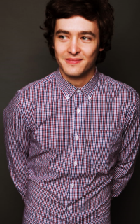 Alexander Vlahos X1f3yIi3_o