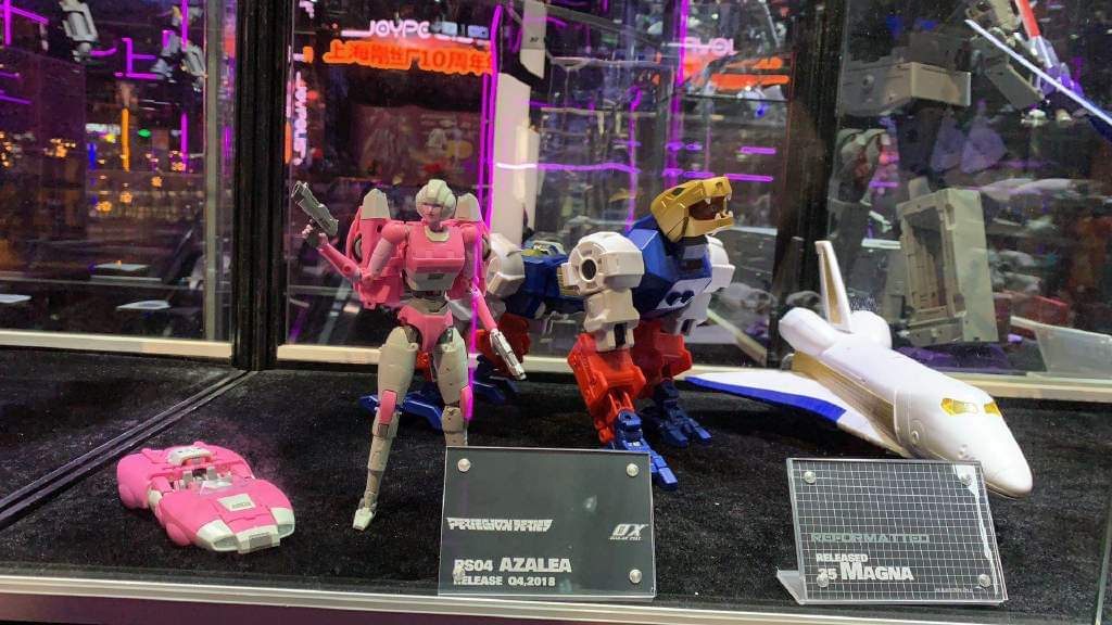 [Ocular Max] Produit Tiers - PS-04 Azalea - aka Arcee/Arcie (G1) ― PS-18 Zinnia - aka Paradron Medic/Médecin NuBWPYtr_o