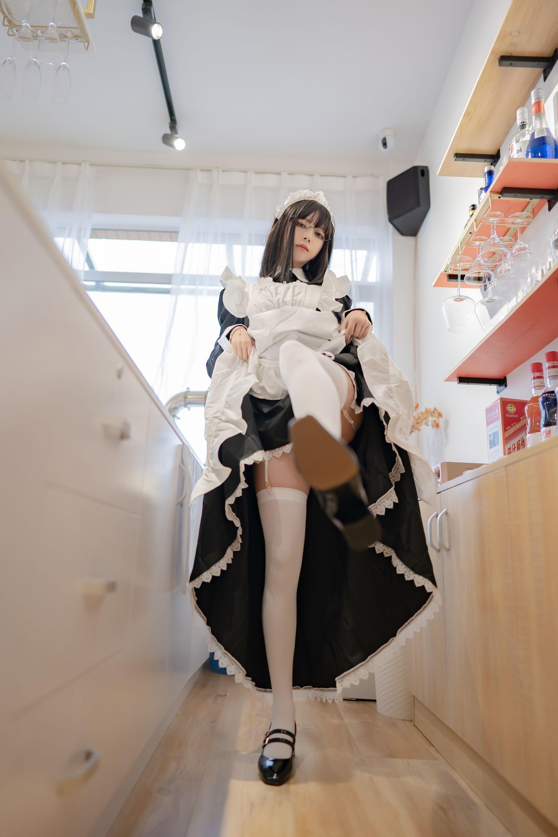 [Cosplay] 米线线sama – 女仆长裙 写真集(11)