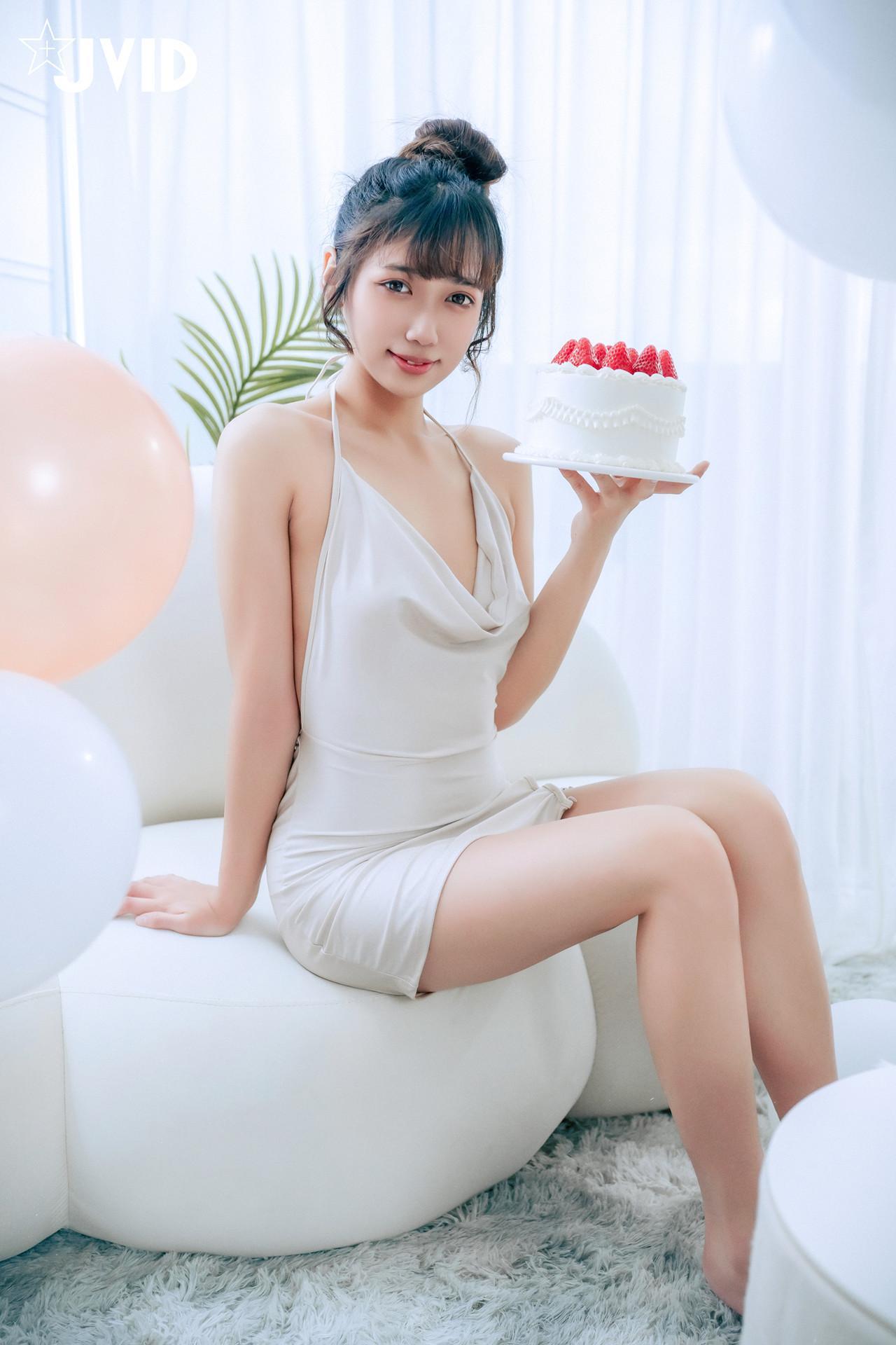 JVID 井野奈 & 肉包 – 色慾融合の閨蜜慶生派對 Set.01(3)
