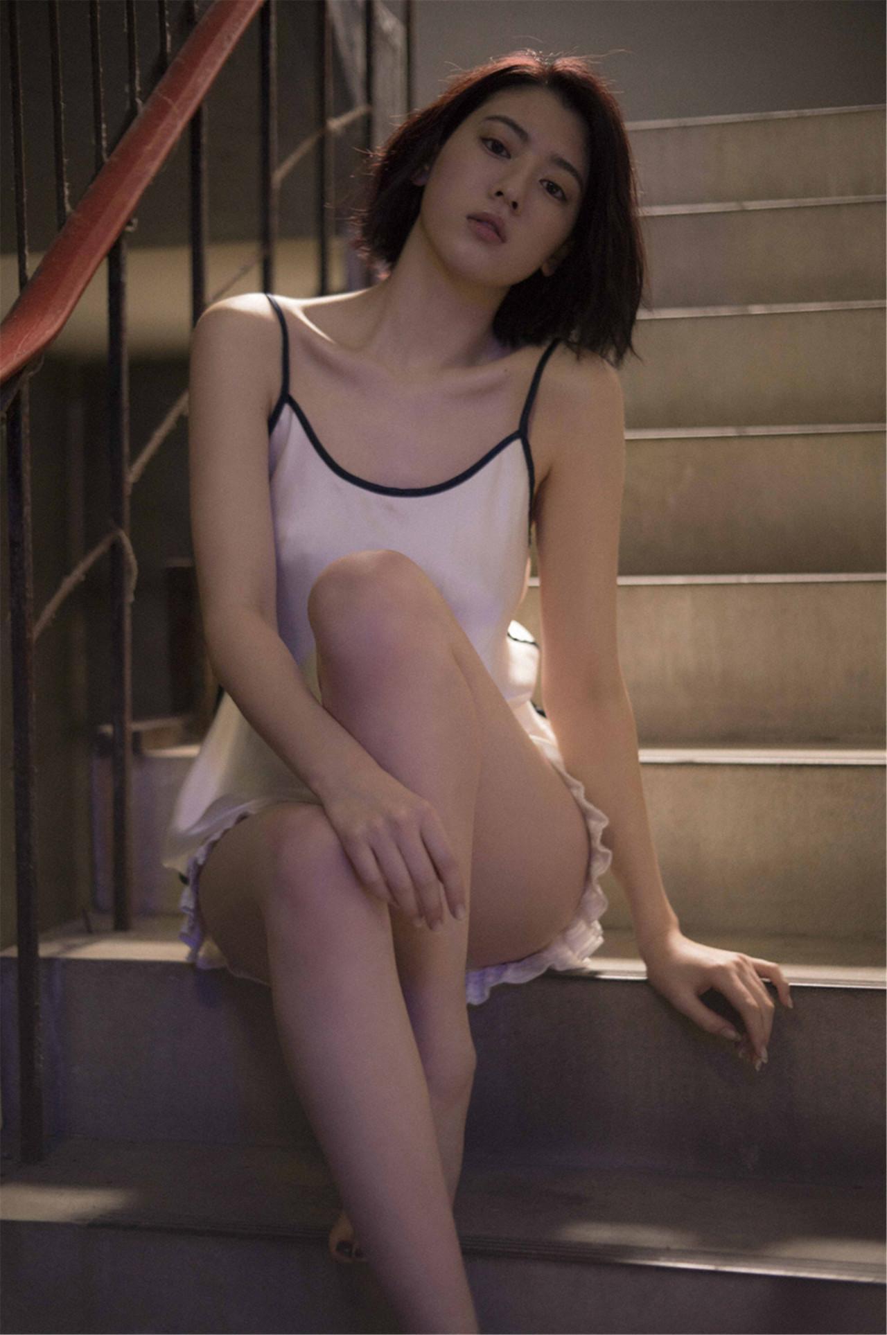 Ayaka Miyoshi 三吉彩花, デジタル写真集 「空をこえて」 Set.01(25)