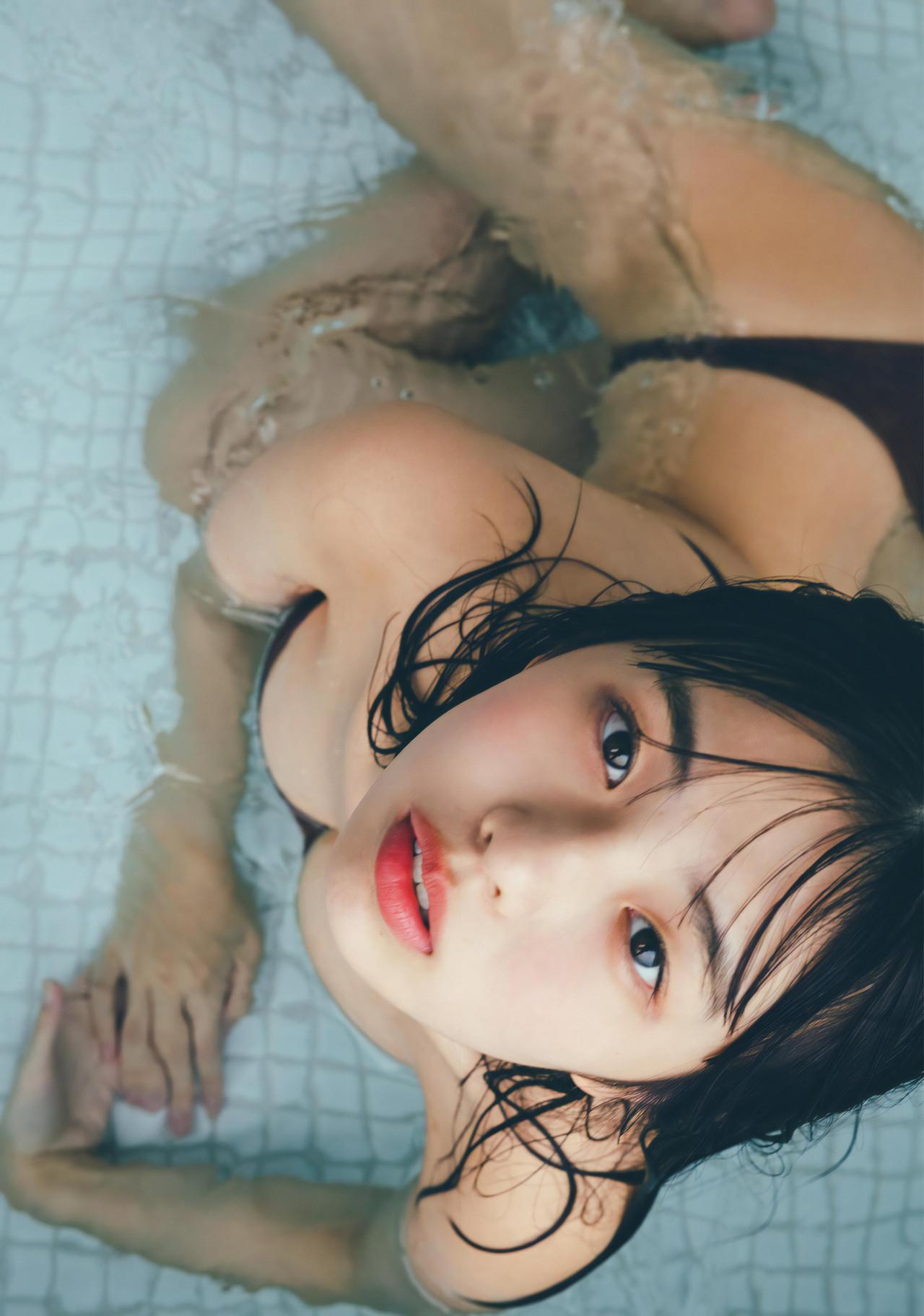 Hina Kikuchi 菊地姫奈, デジタル写真集 「moment」 Set.02(28)