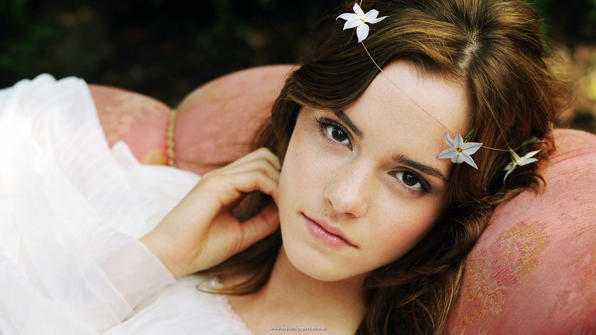 Emma Watson Best Closeup Wallpapers Set 326