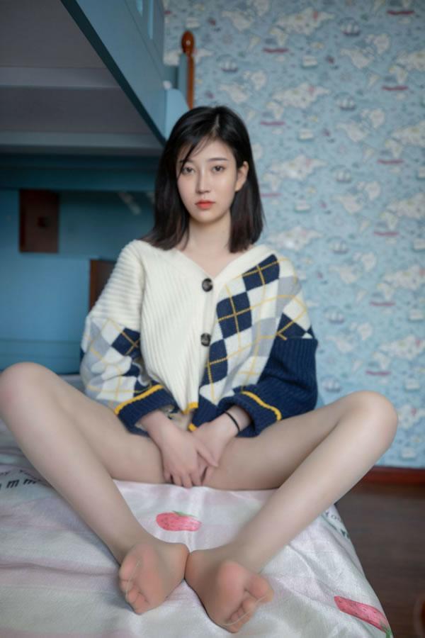 梦丝女神神似年年的女孩-毛衣也性感(21)