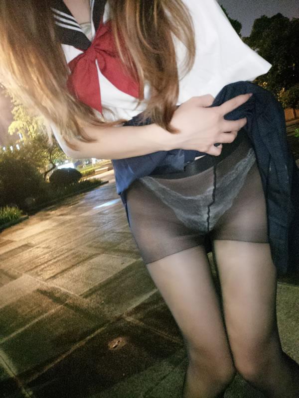 网红小胖丁黑丝美腿大胆写真(26)