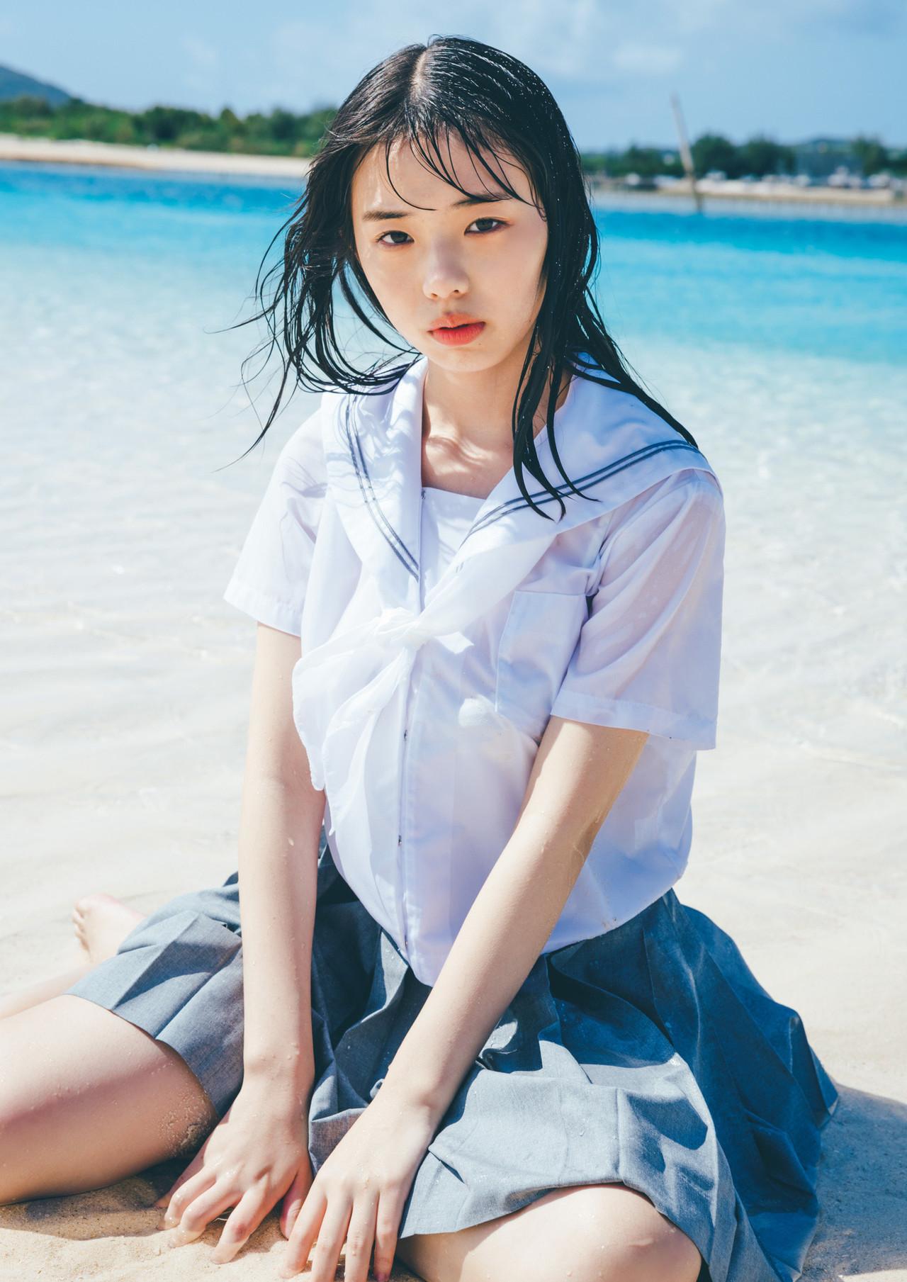 Hina Kikuchi 菊地姫奈, デジタル写真集 「moment」 Set.01(12)