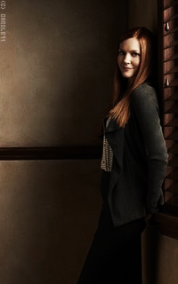 Darby Stanchfield FyvXD5KB_o