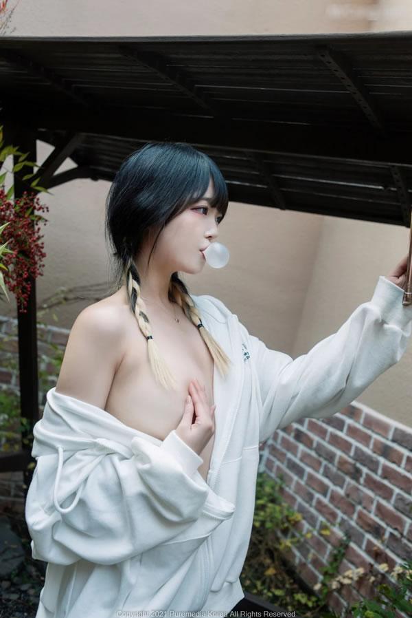 双麻花女生Aram真空羽绒服户外诱惑写真2(4)