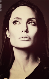Angelina Jolie IgJKWCoR_o