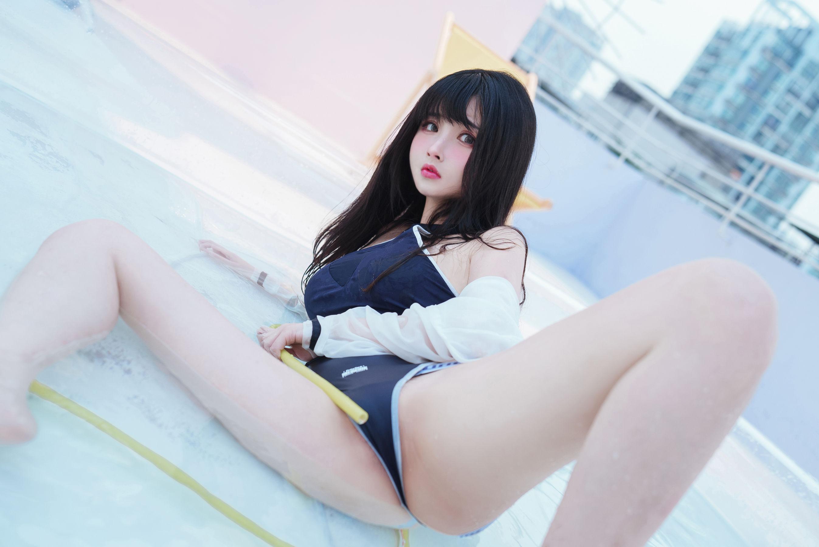 [网红COSER] rioko凉凉子 – 天台竞泳(27)