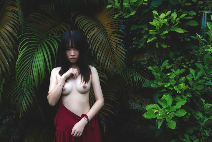 Need for teak half -naked camisling red outfit without holy light body art photo 10