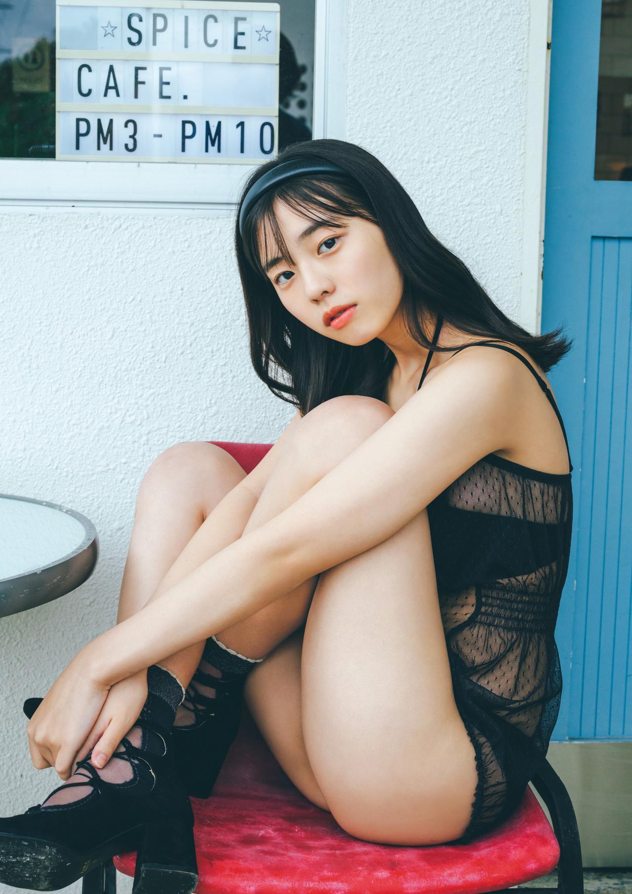 Hina Kikuchi 菊地姫奈, デジタル写真集 「moment」 Set.03(11)