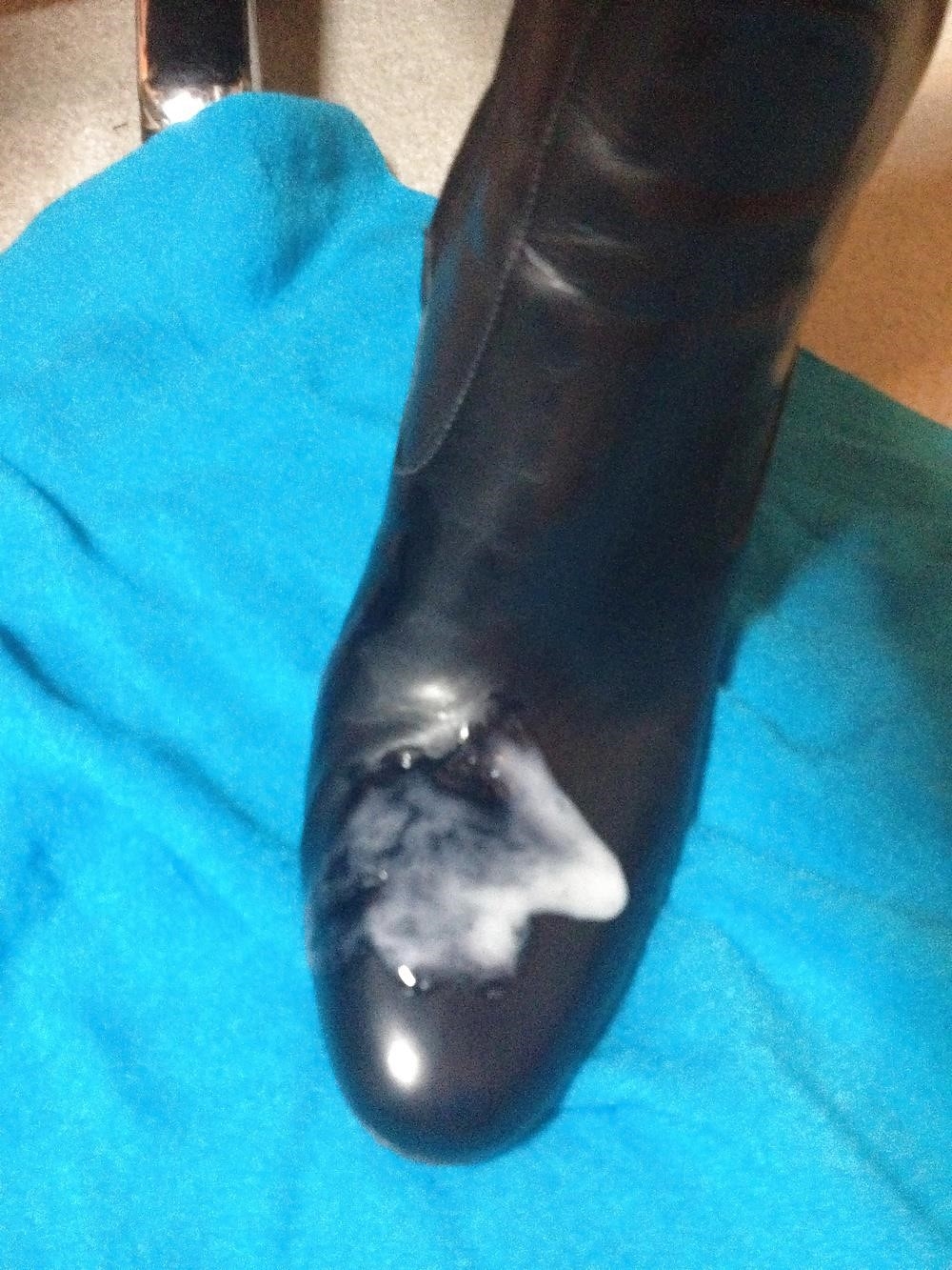 Black burberry rain boots-4980