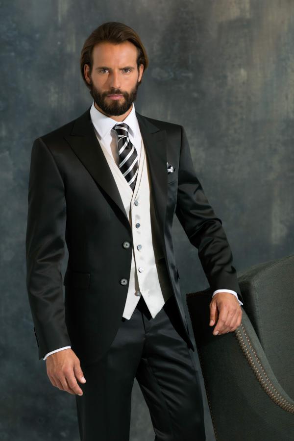 MALE MODELS IN SUITS: Ricardo Guedes for Fuentecapala