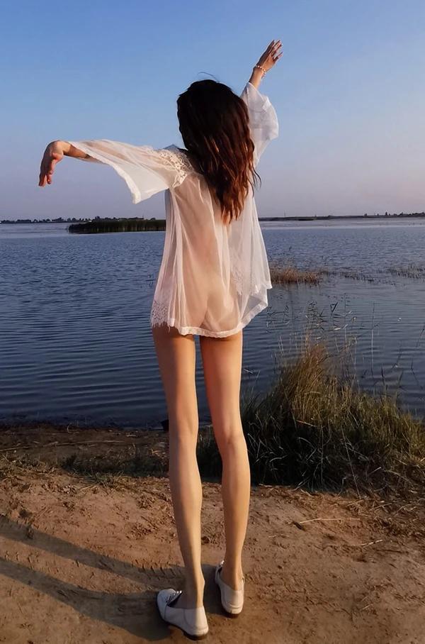 露出系少妇@zlovethree 尺度私拍视图合集3(8)