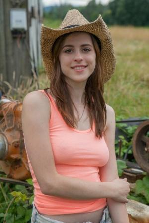 Redhead amateur Eva Green touts her fat ass in front of a box car in straw hat