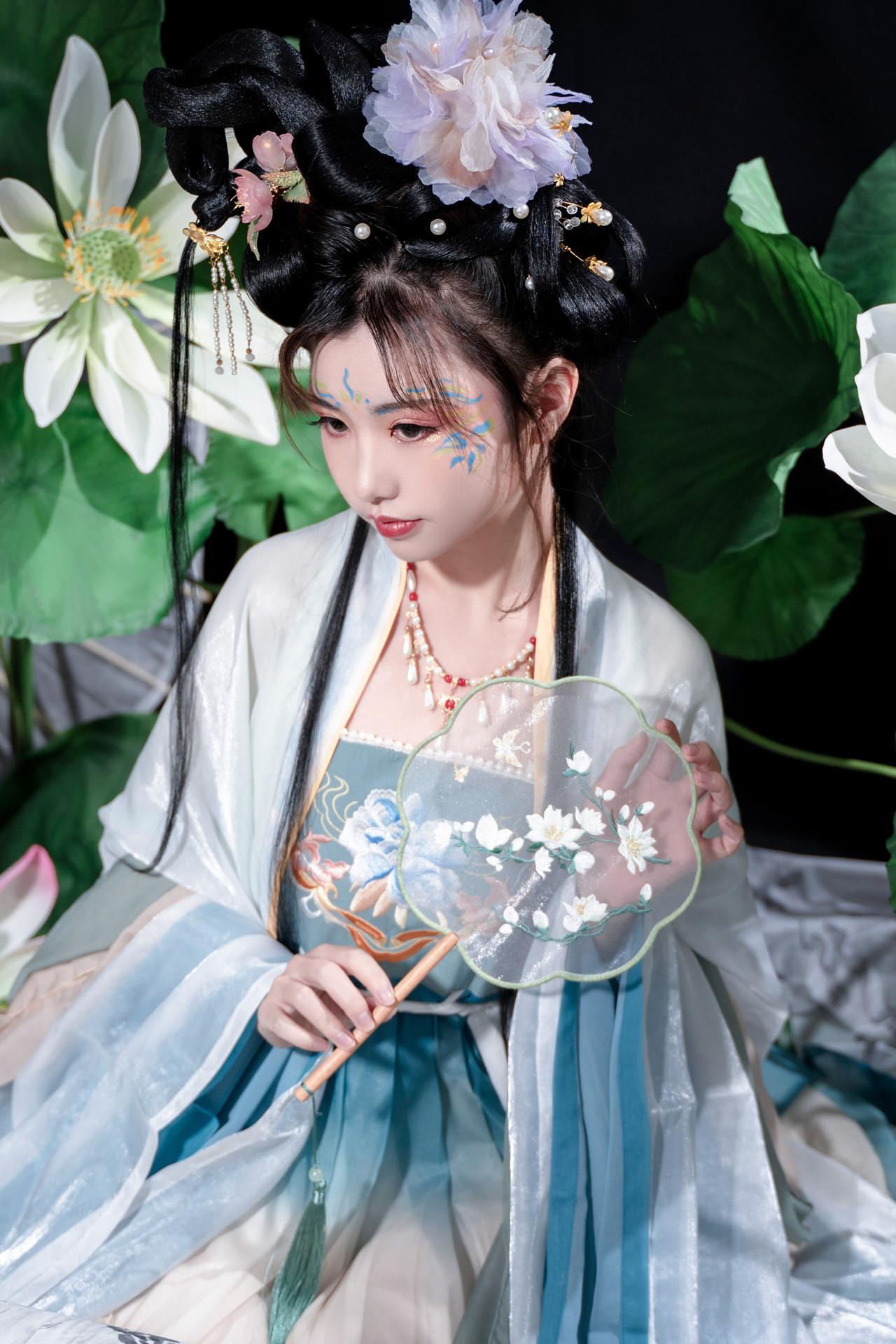 Nekokoyoshi 爆机少女喵小吉, 写真集 月华清(1)