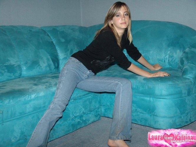 Amateur solo girl in bare feet and jeans starts to remove her sweater(9)