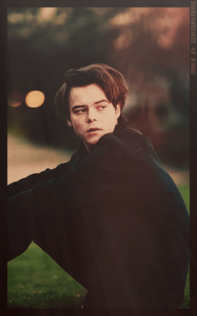 Charlie Heaton VBqEAMZR_o