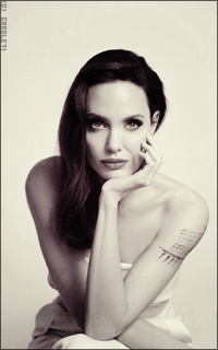 Angelina Jolie XErqZfGh_o