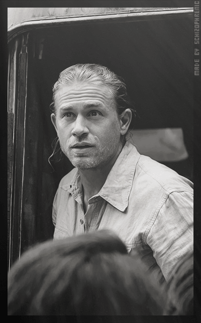 Charlie Hunnam 1QsYsqjt_o