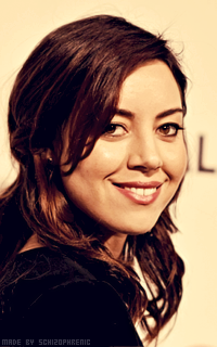 Aubrey Plaza BjMUd3XV_o