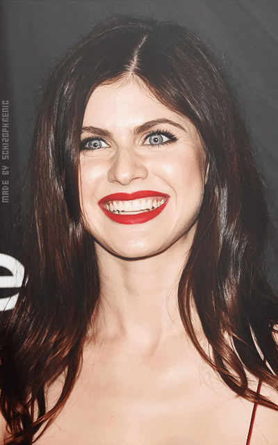 Alexandra Daddario 2EDKYuAz_o